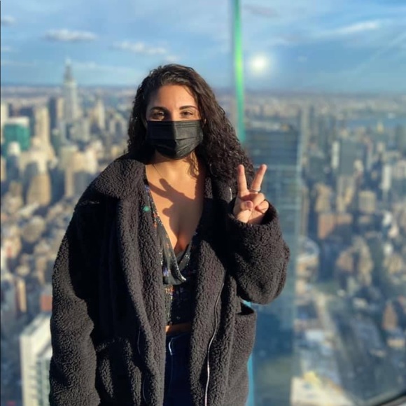 Meet your Posher, Gabriella - Picture 1 of 1